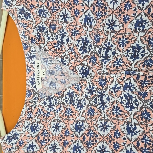 Artisan NY lightweight  multicolored pattern top, 3/4 length button sleeves, 1X - Picture 2 of 5